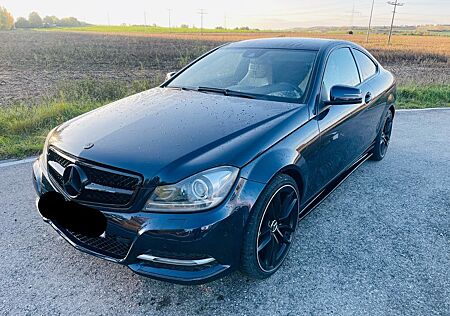 Mercedes-Benz CE 220 gebraucht kaufen Mercedes-Benz CE 220 C220 220 CDI BlueEFFICIENCY Coupé AUTOMATIK AMG