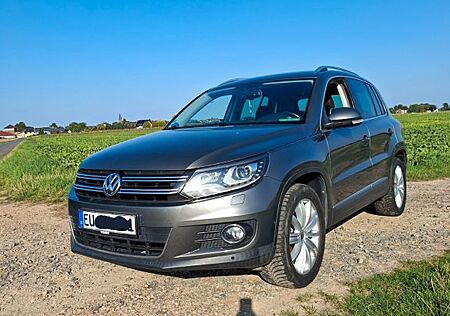 VW Tiguan Volkswagen 2.0 TSI DSG 4MOTION Sport & Style Spo...