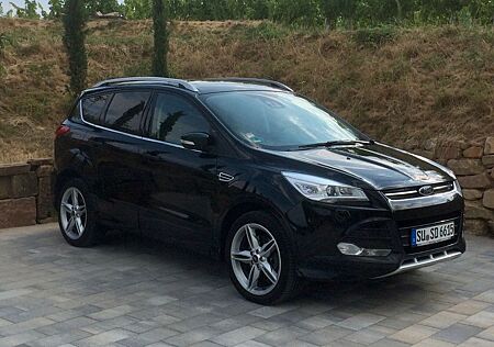 Ford Kuga 180PS 4x4 AHK ACC Pano-Dach Leder 8-Fach