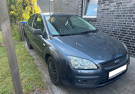 Ford Focus 1.6, TÜV 07/2026, Klima, AHK, Sitzheizung