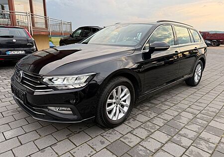 VW Passat Variant Volkswagen Passat Business PREMIUM NAVI AHK FAHRASS PAKET