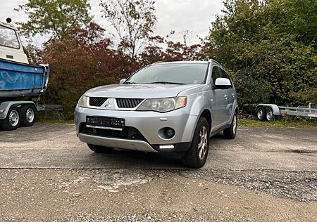 Mitsubishi Outlander 2.2 DI-D Intense 4x4 AHK Xenon Sitzhzg