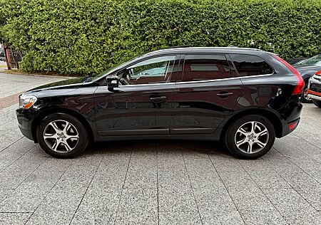 Volvo XC 60 XC60 D5 Summum AWD Aut. *Leder*Navi*Xenon*AHK*