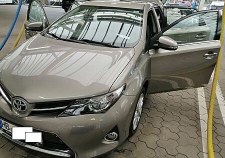 Toyota Auris Executive 1,6-l-Valvematic Multidrive ...