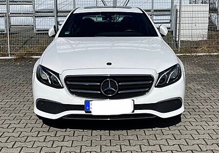 Mercedes-Benz E 200 4Matic Limosine*Schiebedach*Neue Reifen