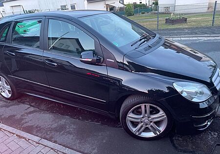 Mercedes-Benz B 160 BlueEFFICIENCY - Sportpaket, SHZ, Teillede