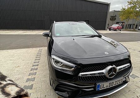 Mercedes-Benz GLA 250 4MATIC DCT -