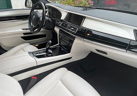 BMW 750i - INDIVIDUAL - LED - Scheckheft