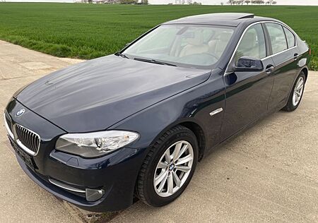 BMW 520i *AUT*LEDER*SCHIEBEDACH*NAVI*ALU*TEMP*PDC