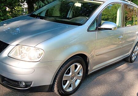VW Touran Volkswagen 2.0 TDI DSG Highline Automatik