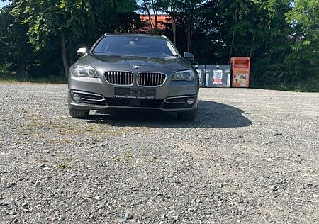 BMW 530d xDrive Touring A Luxury Line Luxury Line