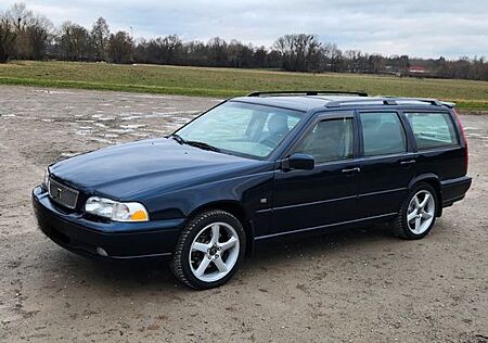 Volvo V70 AWD - 7 Sitzer -244 PS Standheizung