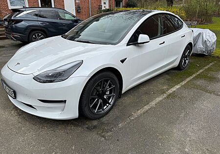 Tesla Model 3 Allradantrieb mit Dualmotor Long Ran...