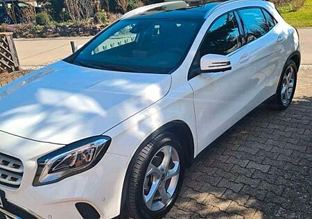 Mercedes-Benz GLA 180 -Automatik/360°Kamera/Panorama/Rarität!!