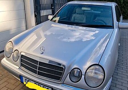 Mercedes-Benz E 240 ELEGANCE Elegance