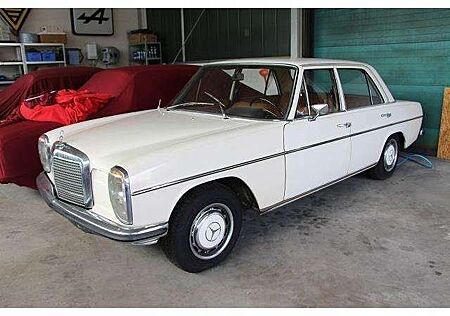 Mercedes-Benz 230 /8