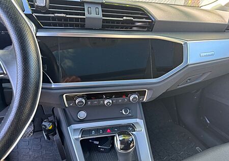 Audi Q3 40 TFSI quattro S tronic -