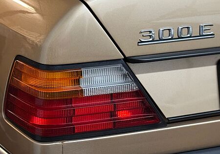 Mercedes-Benz 300 300E Champagner / Dattel - Rentner - TÜV NEU - H
