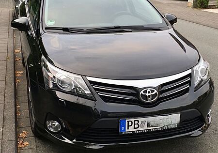 Toyota Avensis Combi 1,8-l-Valvematic Executive Exe...