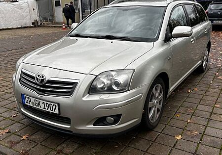 Toyota Avensis Combi Executive 2,2-l-D-CAT Executive