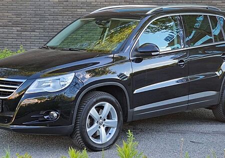VW Tiguan Volkswagen *4x4*AHK*SHZ*SCHECKHEFT*TEMPOMAT*P DCV+H