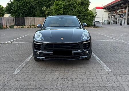 Porsche Macan - -