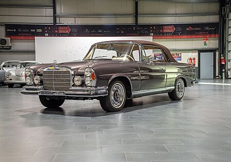 Mercedes-Benz 280 W111 280SE 3.5 Cabriolet
