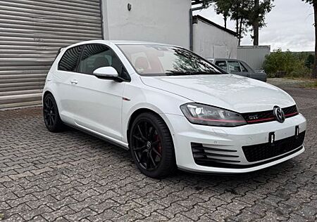 VW Golf Volkswagen *GTI Performance*DSG*8-fachBereift