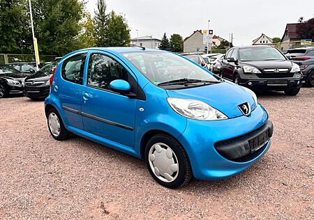 Peugeot 107 Petit Filou 70 *1Hand*Klima*