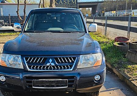 Mitsubishi Pajero mit 7sitze