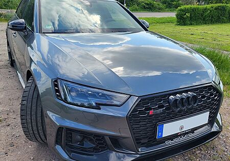 Audi RS4 quattro Avant