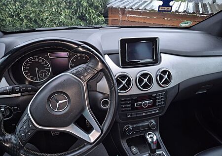 Mercedes-Benz B 180 -