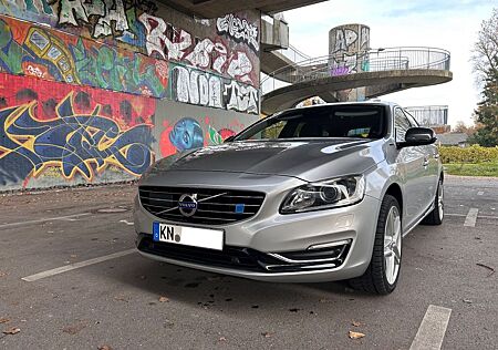 Volvo V60 D6 Plug-In-Hybrid, AWD, FULL Assist