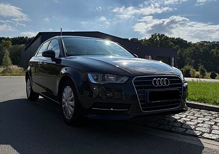 Audi A3 1.6 TDI Attraction Sportback Attraction