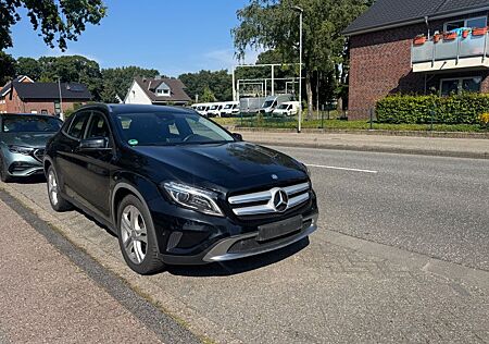 Mercedes-Benz GLA 200 / d