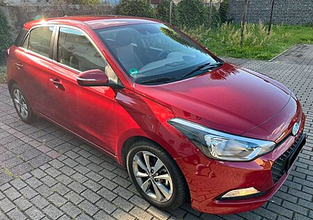 Hyundai i20 blue YES!