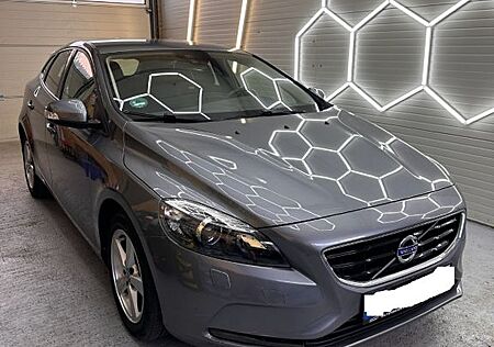Volvo V40 T3 - gepflegtes Fahrzeug