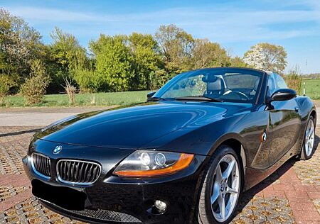 BMW Z4 2.5i - Großes Navi, 8 Fach Bereifung