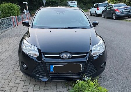 Ford Focus 1,0 EcoB. 74kW Champions Edit. Turnier...