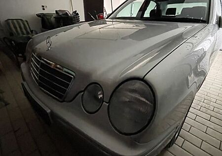 Mercedes-Benz E 200 KOMPRESSOR ELEGANCE Elegance