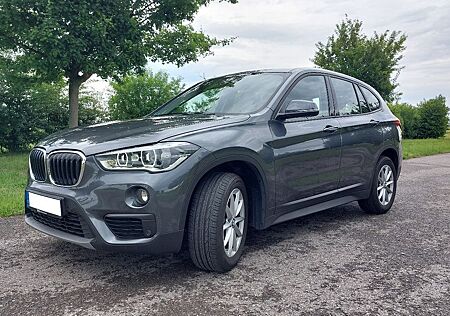 BMW X1 xDrive20i Advantage - 1. Hand + sehr wenig km