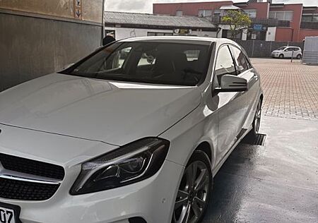 Mercedes-Benz A 200 d 4MATIC DCT -