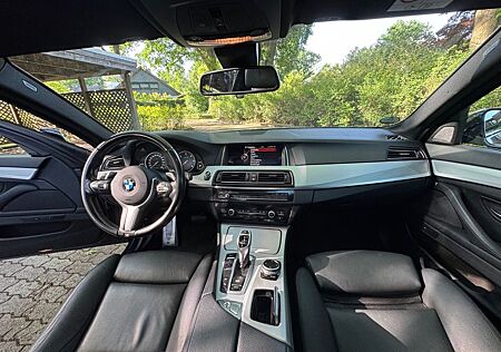 BMW 530d xDrive M Paket Touring STHZ HUD HK AHK PANO