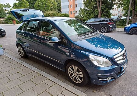 Mercedes-Benz B 200 -