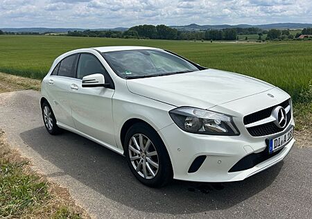 Mercedes-Benz A 200 d 4MATIC DCT -