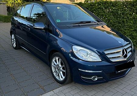 Mercedes-Benz B 200 - Gepflegtes Privatfahrzeug
