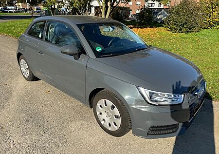 Audi A1 1.0 TFSI Ultra Sitzheiz. Navi 8-fach bereift