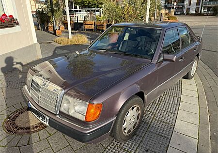 Mercedes-Benz E 230