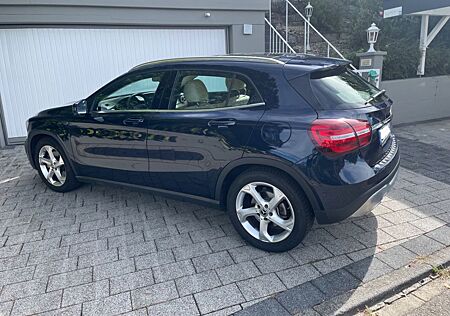 Mercedes-Benz GLA 250 4MATIC DCT - Pano, Garage,