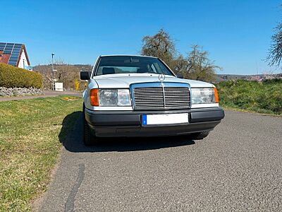 Mercedes-Benz W124 E 260 6-Zylinder Automatik *Oldtimer*